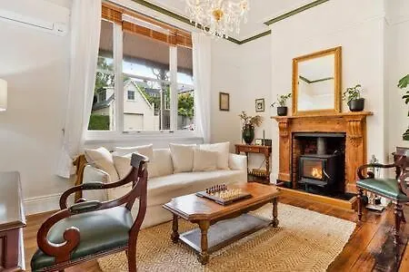 Historic Home Close To Cbd 3Brm With Views