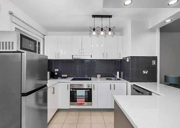 Sandy Bay Apartment With Hobart River View, Near Utas - Stroll To Cafes And Shops