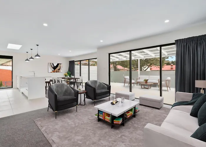 Lord Street Villa - Spacious Comfort & River Views