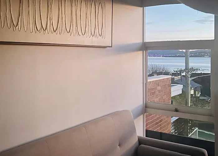 The Tassie - Luxury With Panoramic Water Views