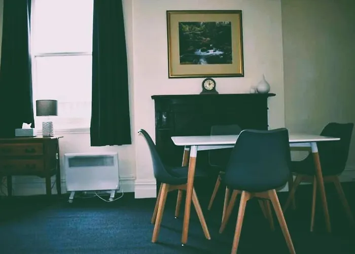 Comfy Apartment With Carpark 2 Minutes To Cbd