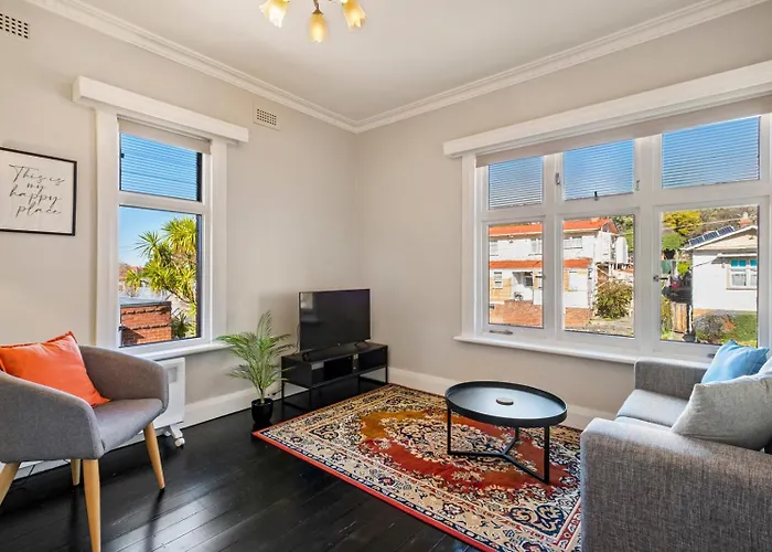 Lovely 2 Bedroom Apartment - Easy Walk To The Cbd