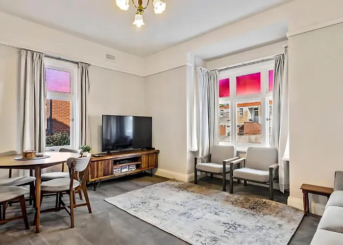 Sunny Apartment On The Fringe Of The Cbd