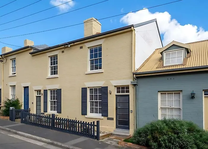 \'Thirteen\' - Heritage Terrace In Battery Point