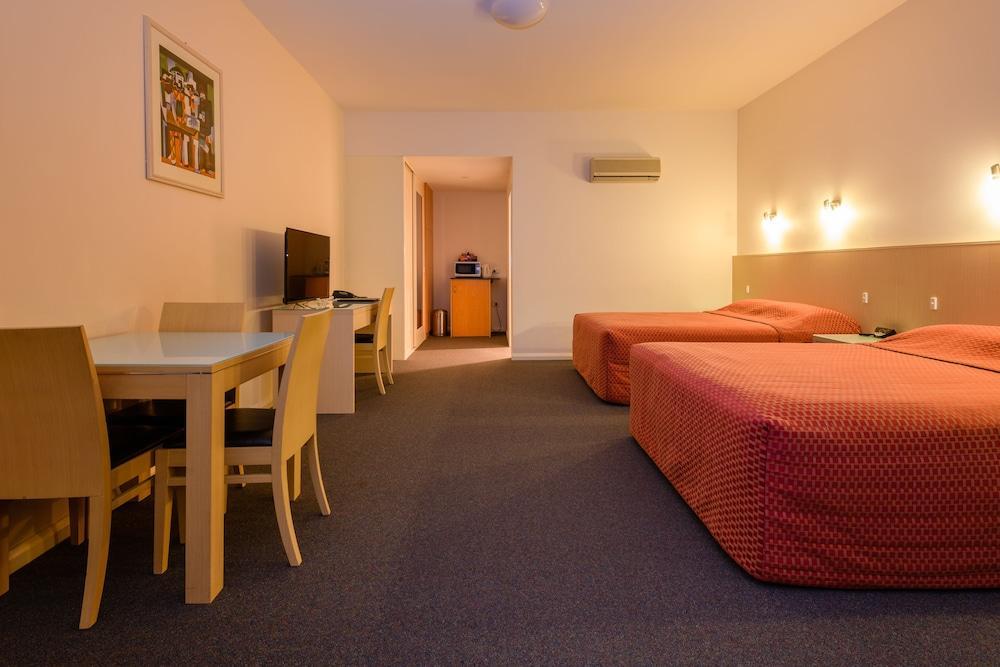 Mayfair Plaza And Motel Hobart