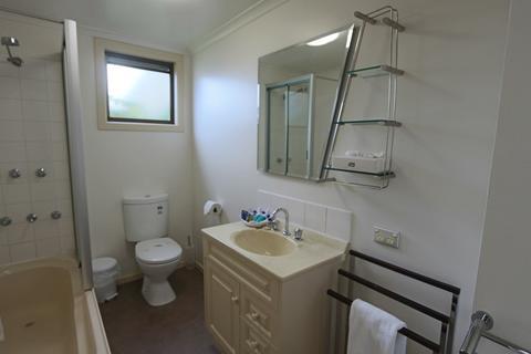 Moonah Amy 3* Hobart