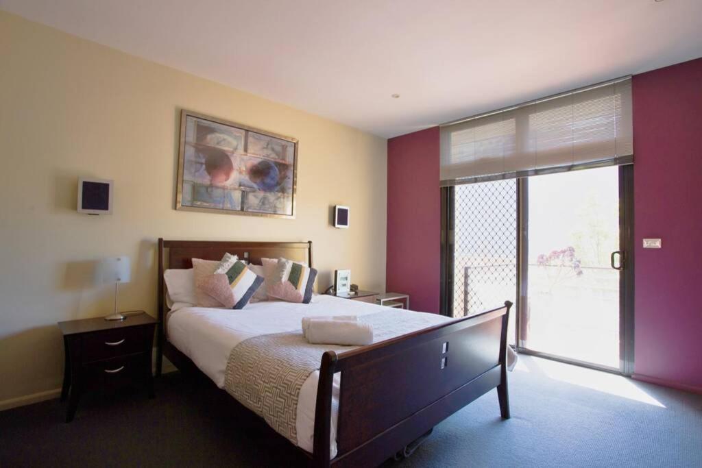 Three Bedrooms Unit With Free Parking Apartment