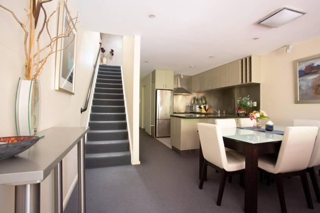 Three Bedrooms Unit With Free Parking Hobart