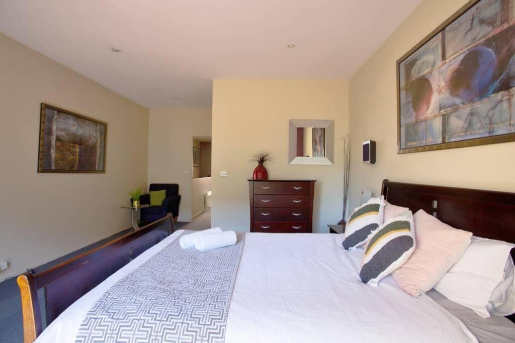 Three Bedrooms Unit With Free Parking Hobart