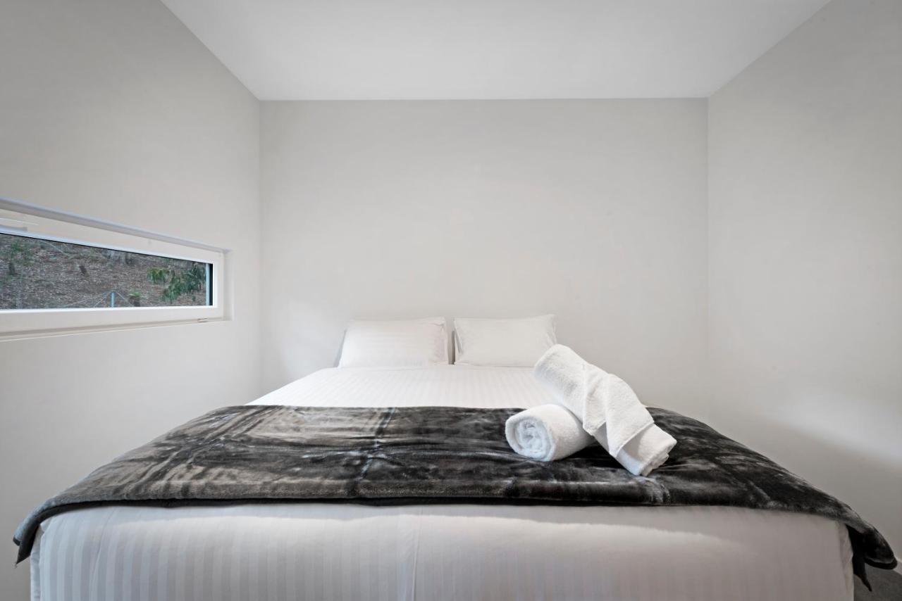 Relax At Ridgeway - Native Bushland Views Holiday home Hobart