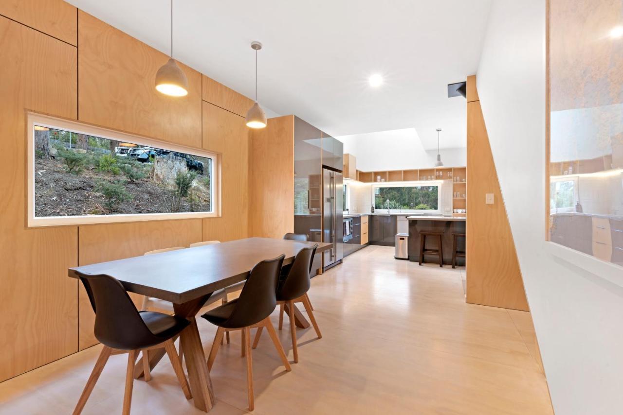 Relax At Ridgeway - Native Bushland Views Holiday home