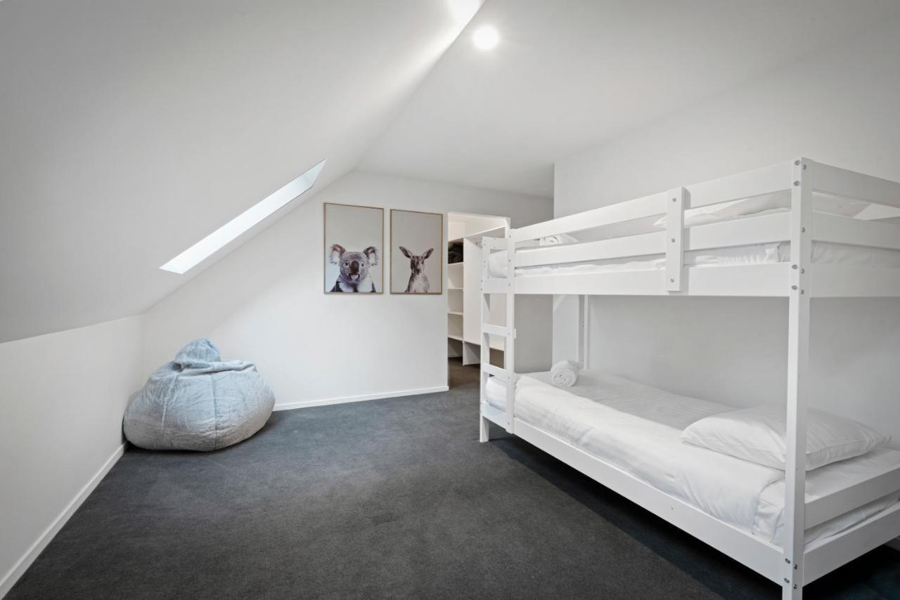 Relax At Ridgeway - Native Bushland Views Holiday home *