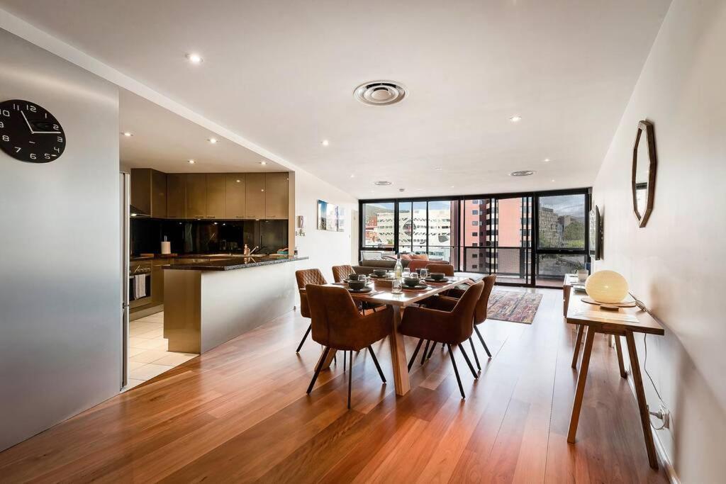 Sub Penthouse Luxe Suit, Cbd, Secure Parking, Hobart