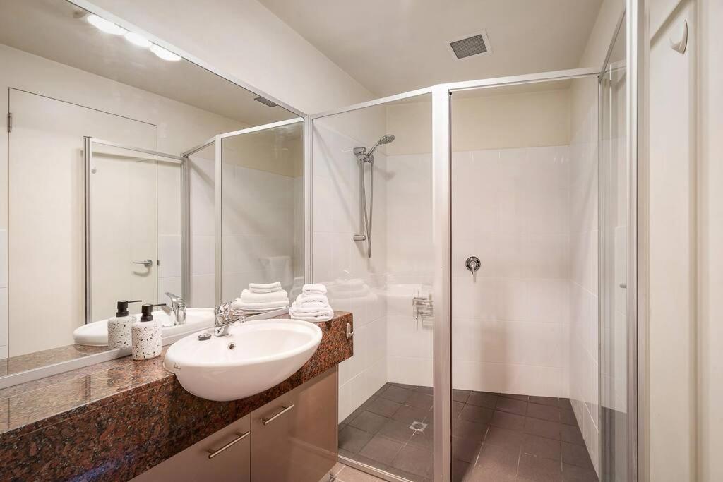 Sub Penthouse Luxe Suit, Cbd, Secure Parking, Apartment Hobart