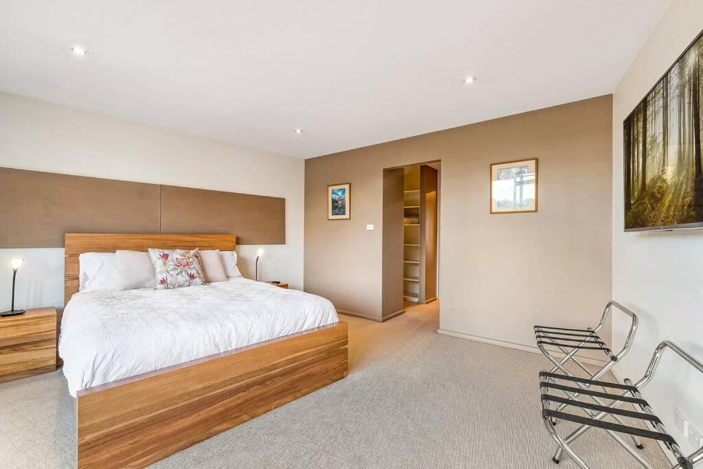 Sub Penthouse Luxe Suit, Cbd, Secure Parking, Apartment *
