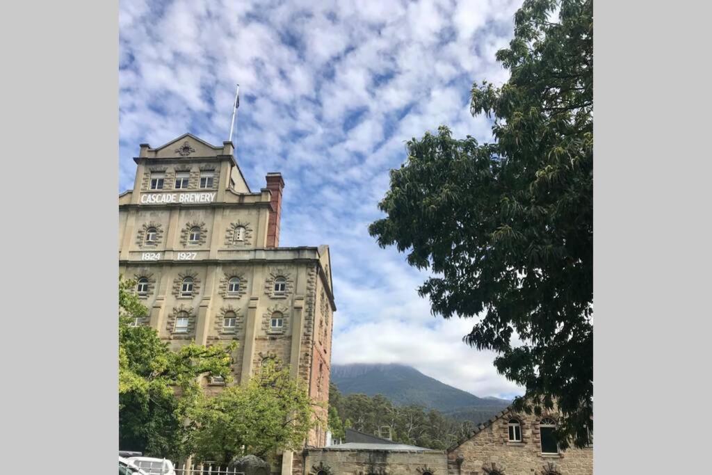 Apartment Sub Penthouse Luxe Suit, Cbd, Secure Parking, Hobart