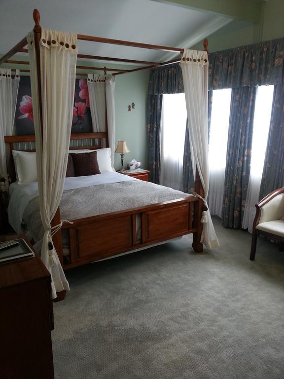 Elms Of 4* Hobart