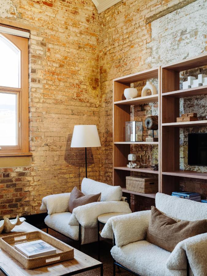 The Rox - Alexander Apartment