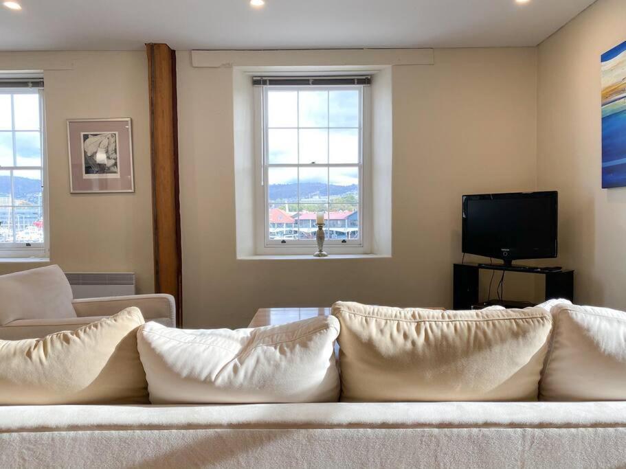 Apartment Luxury Waterfront With Views! Hobart