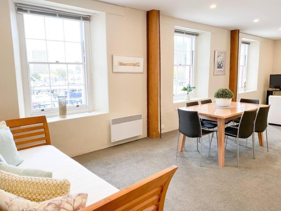 Luxury Waterfront With Views! Apartment *