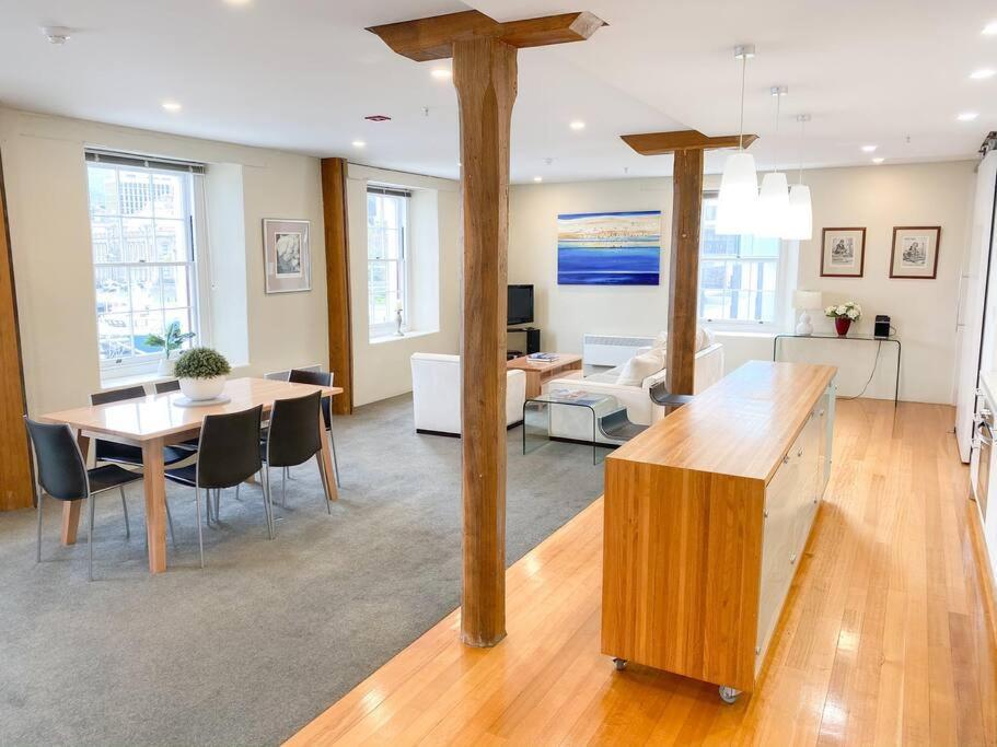 Apartment Luxury Waterfront With Views! Hobart