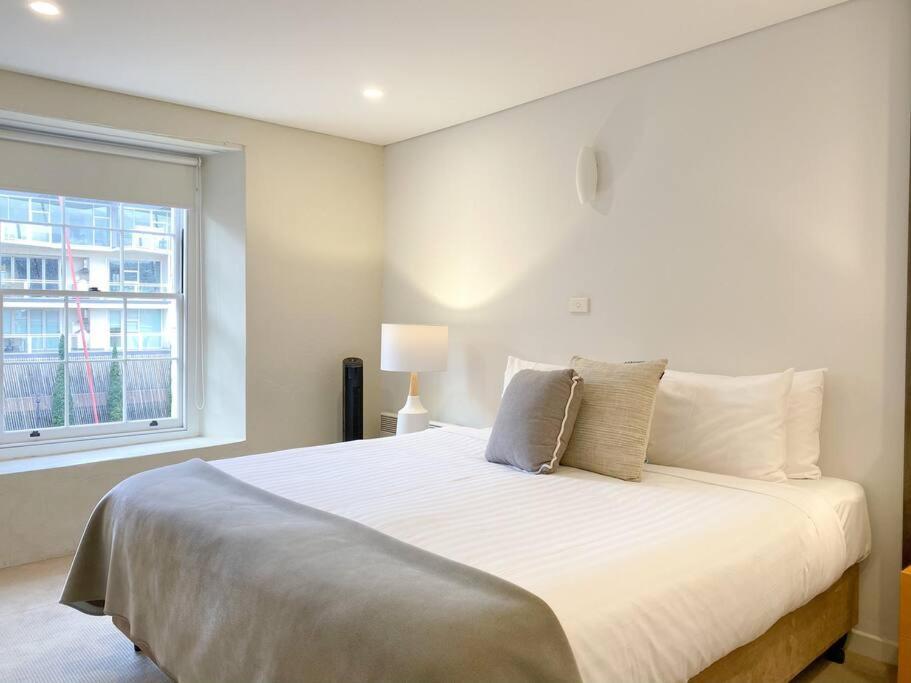 Luxury Waterfront With Views! Apartment *