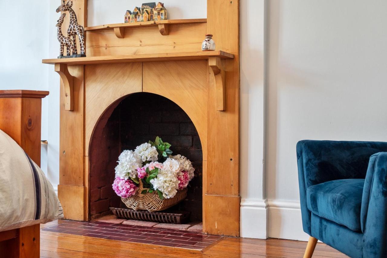 Warwick St Retreat! 3 Bedroom House With Parking *