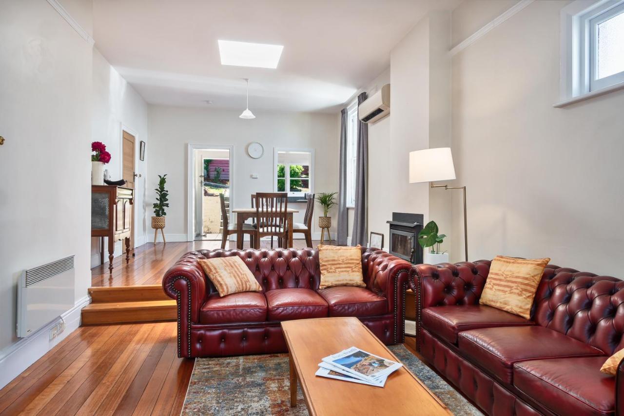 Warwick St Retreat! 3 Bedroom House With Parking *