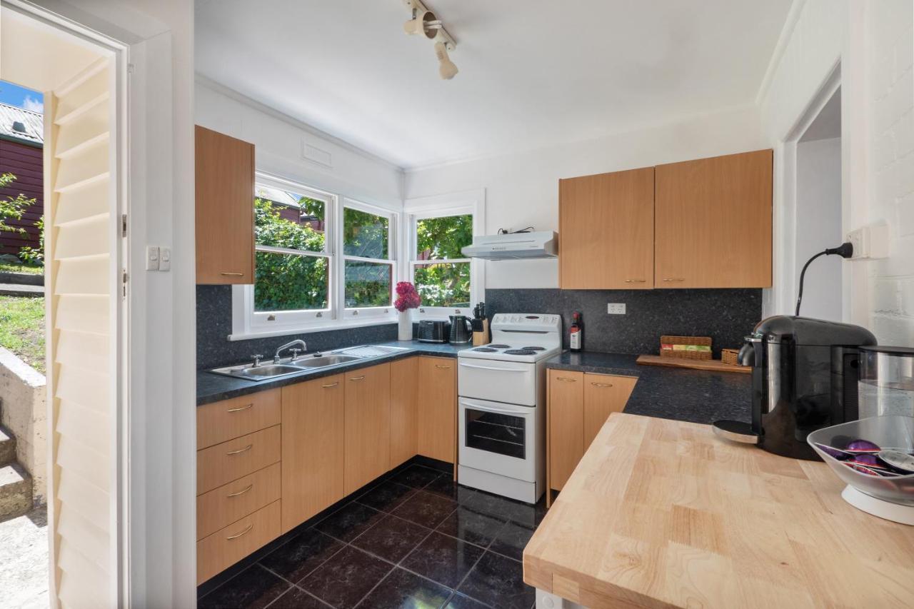 Warwick St Retreat! 3 Bedroom House With Parking *