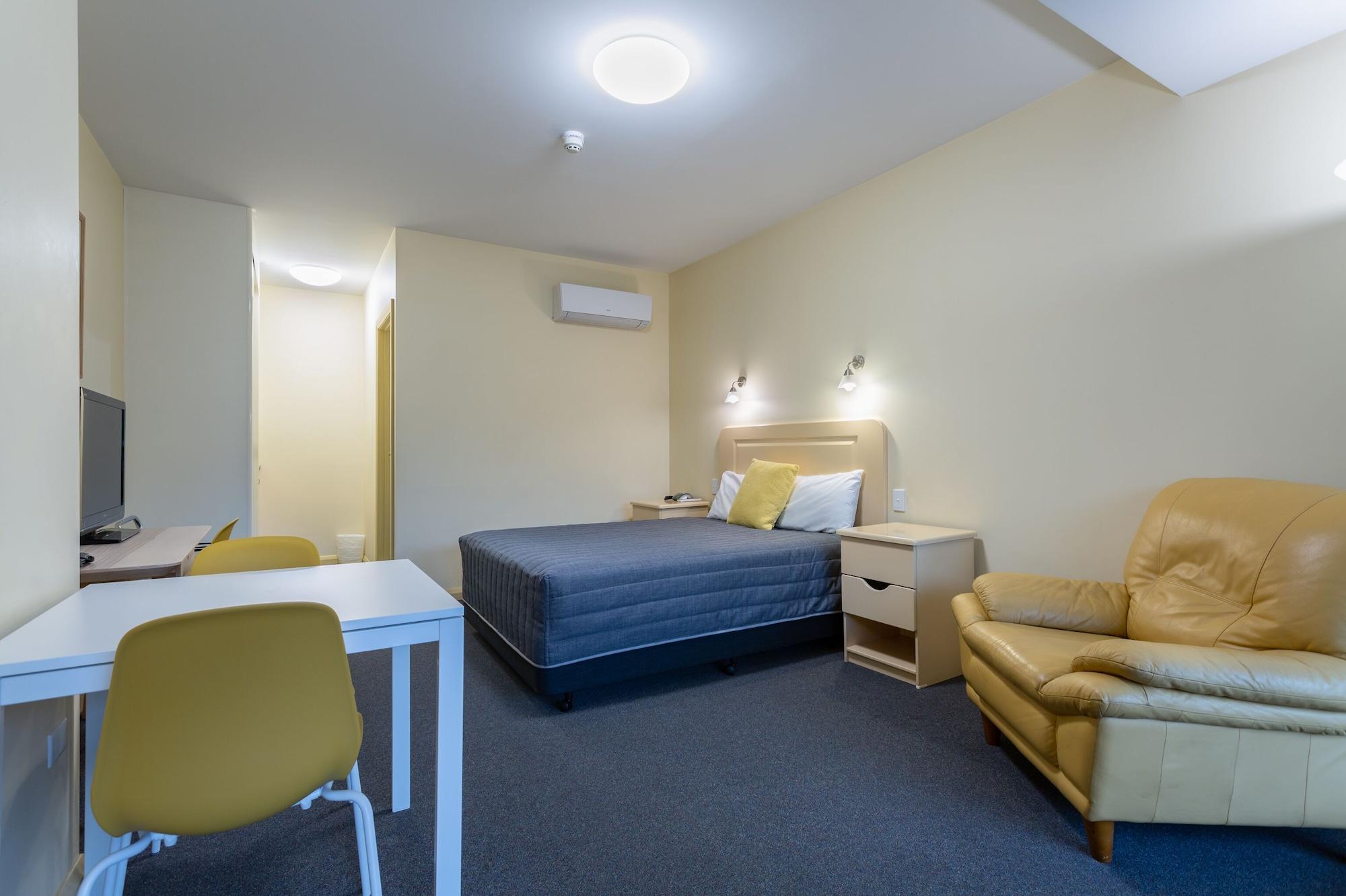 Motel Mayfair Plaza And 4*