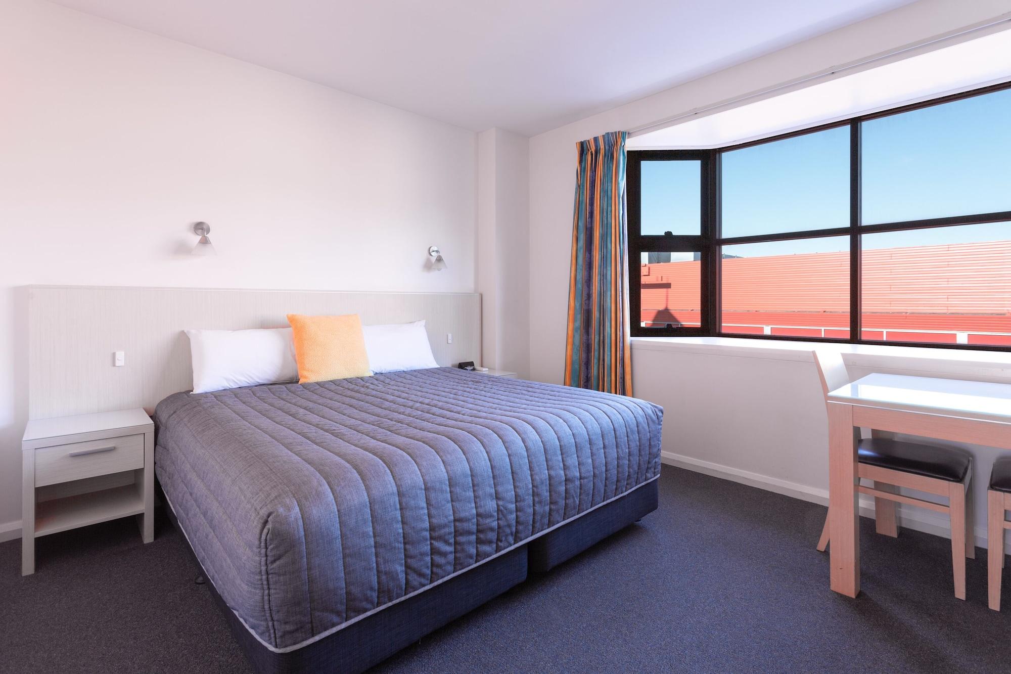 Mayfair Plaza And 4*