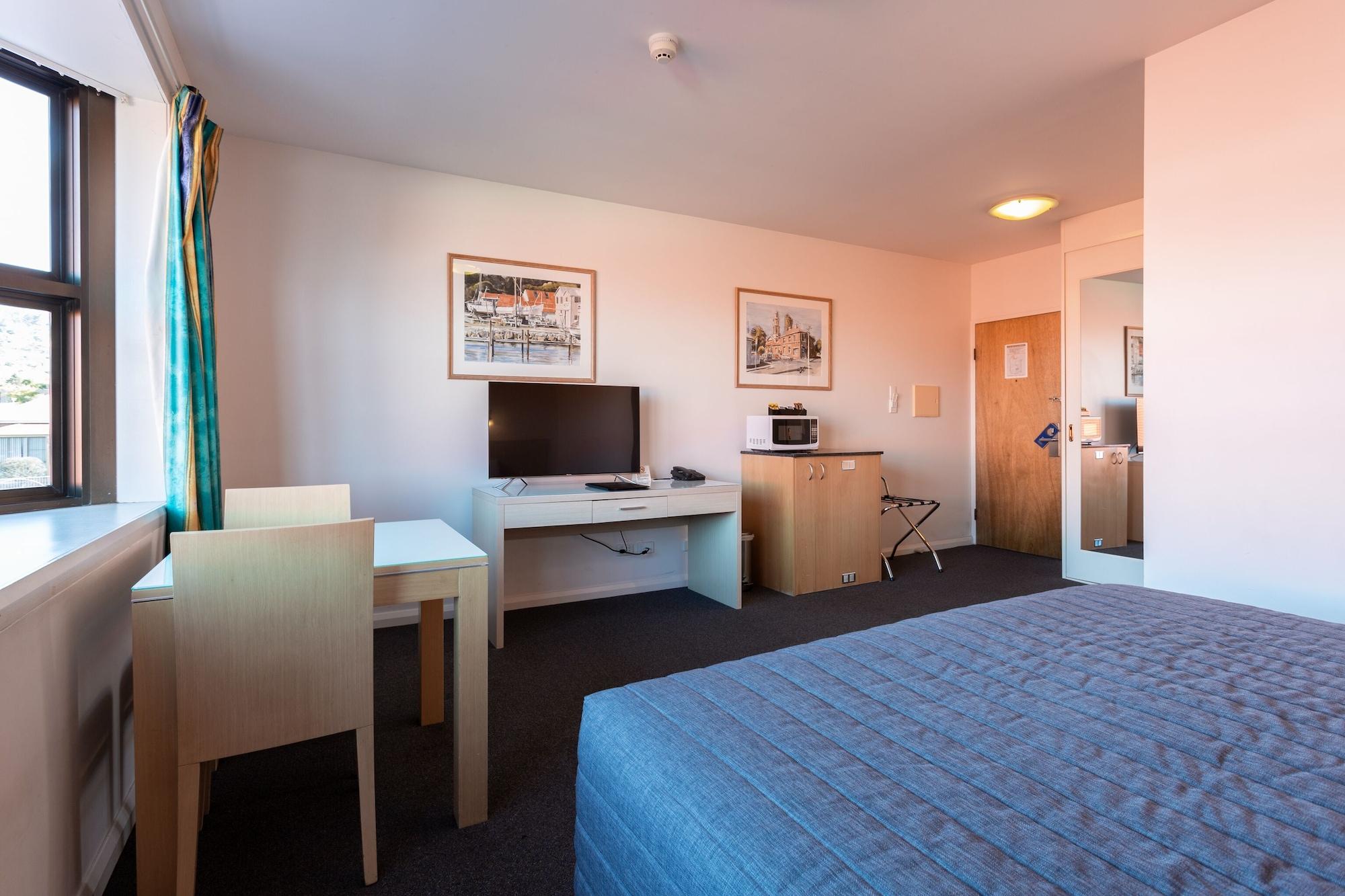 Mayfair Plaza And 4*