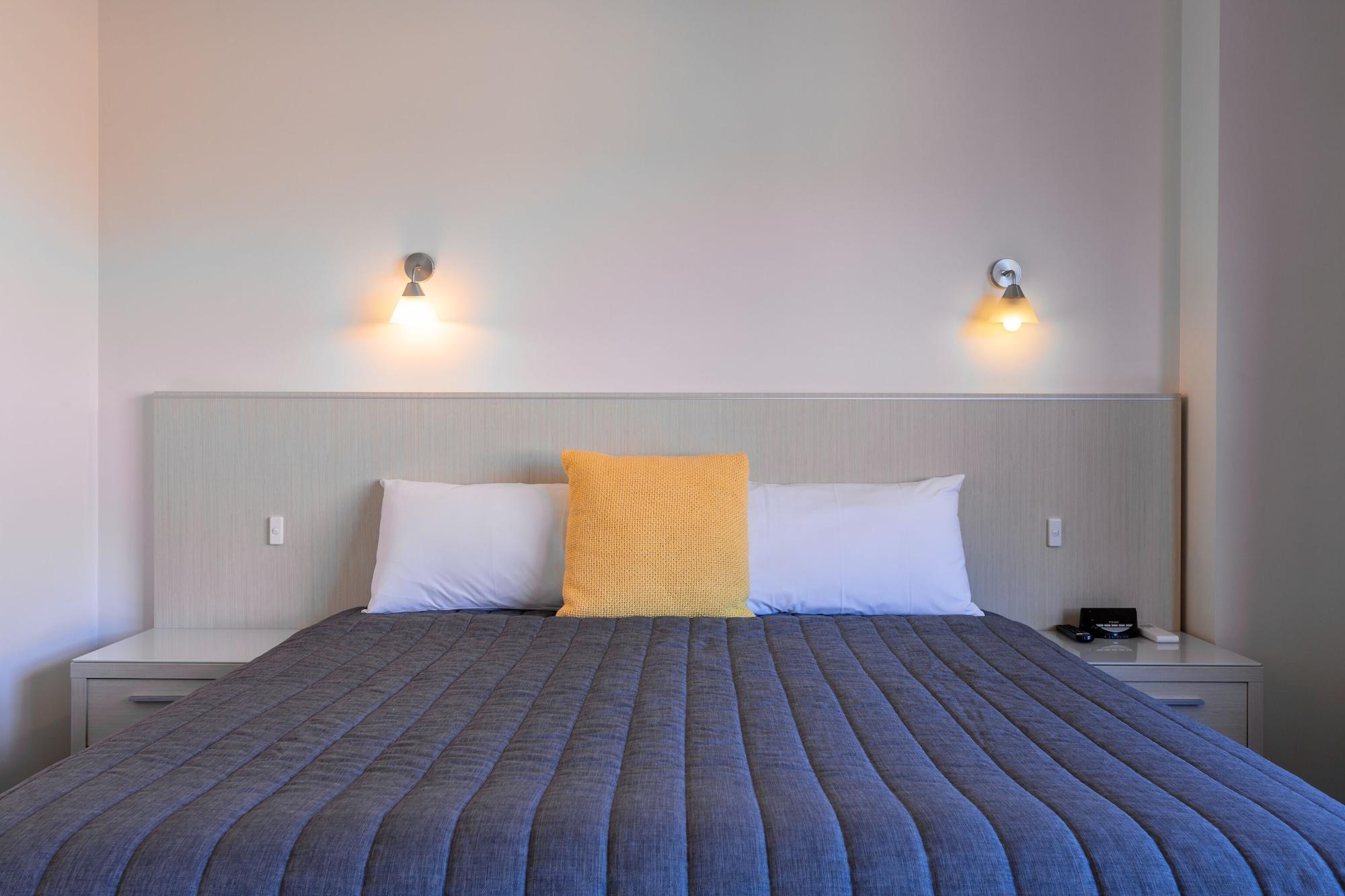 Mayfair Plaza And 4*