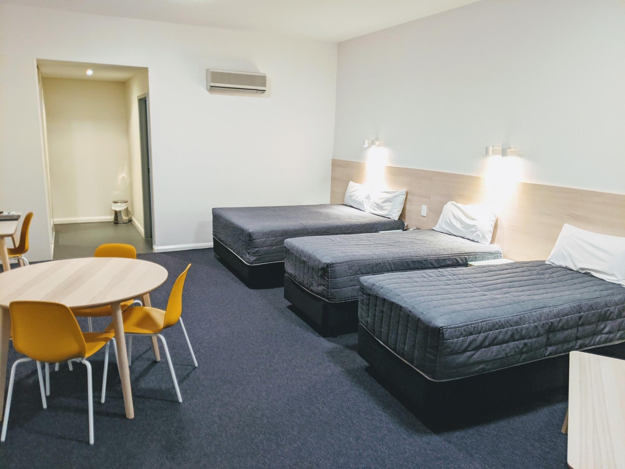 Mayfair Plaza And 4*