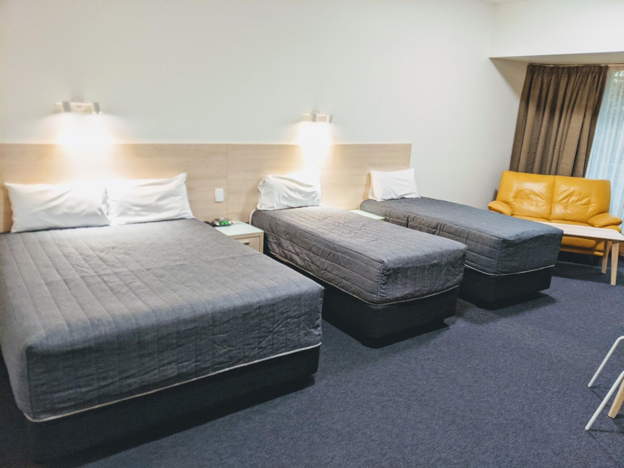 Mayfair Plaza And 4*