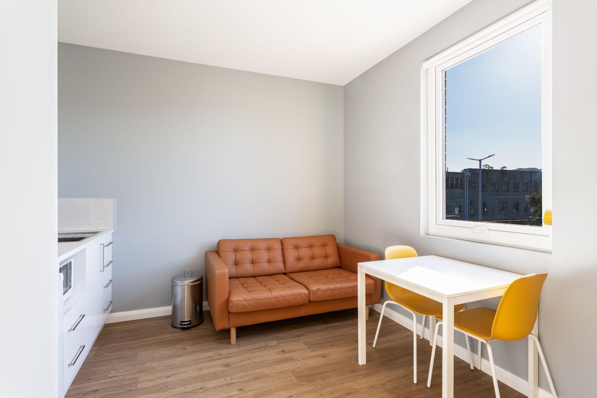 Motel Mayfair Plaza And 4*