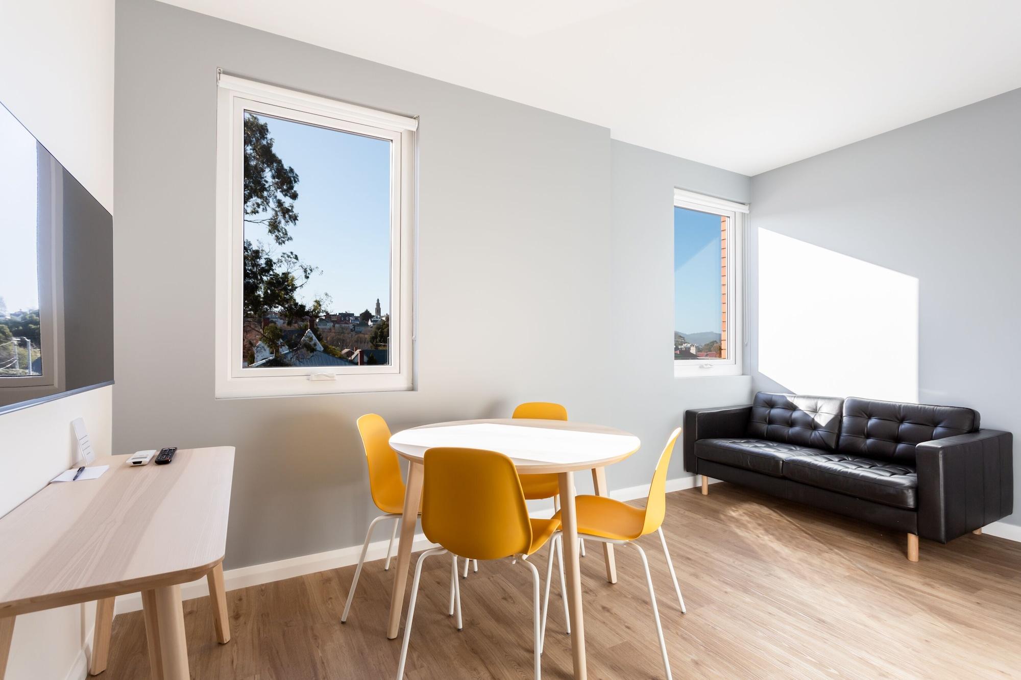 Mayfair Plaza And Motel 4*