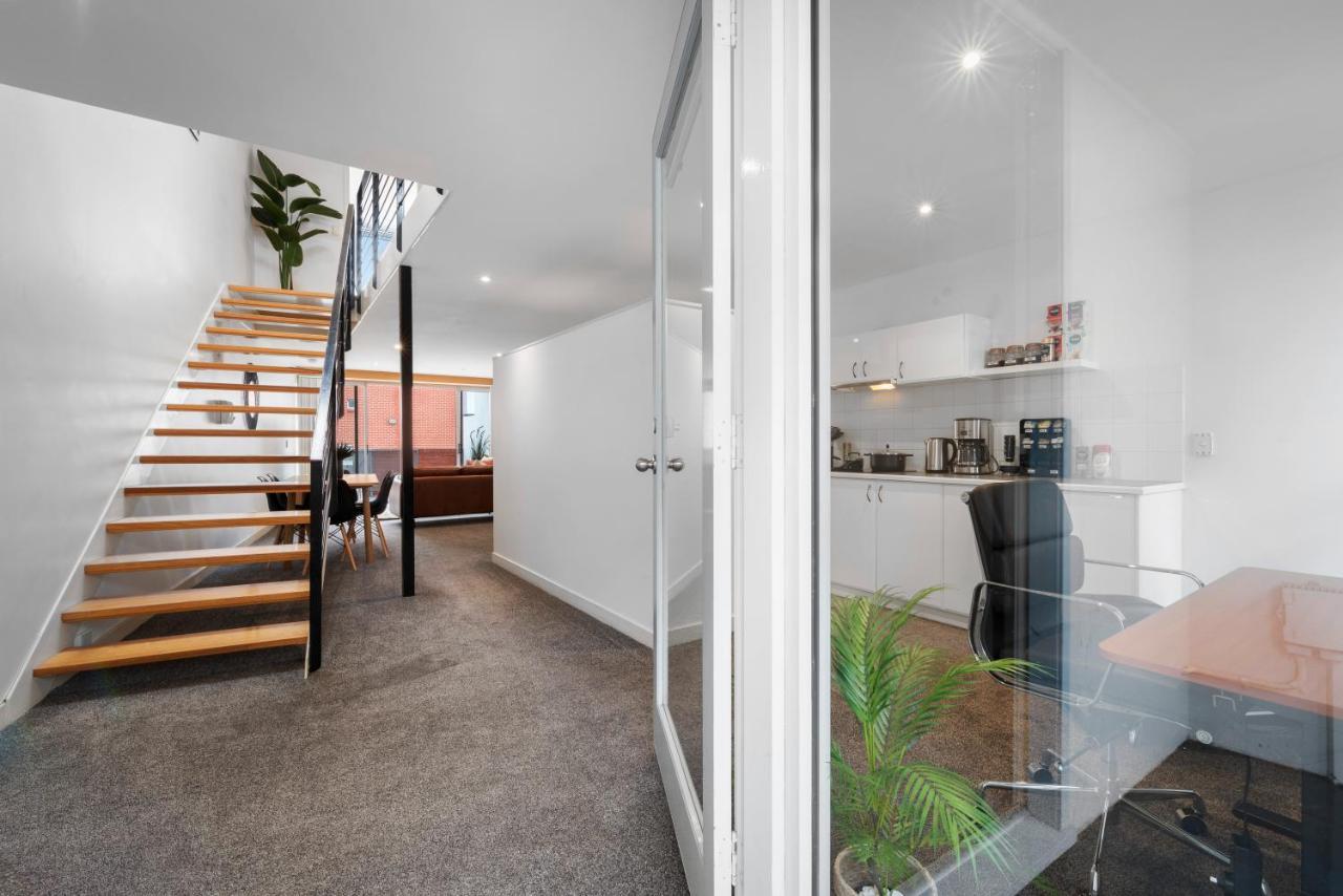 King Bed Living In Heart Of The Cbd, With Parking Apartamento Hobart