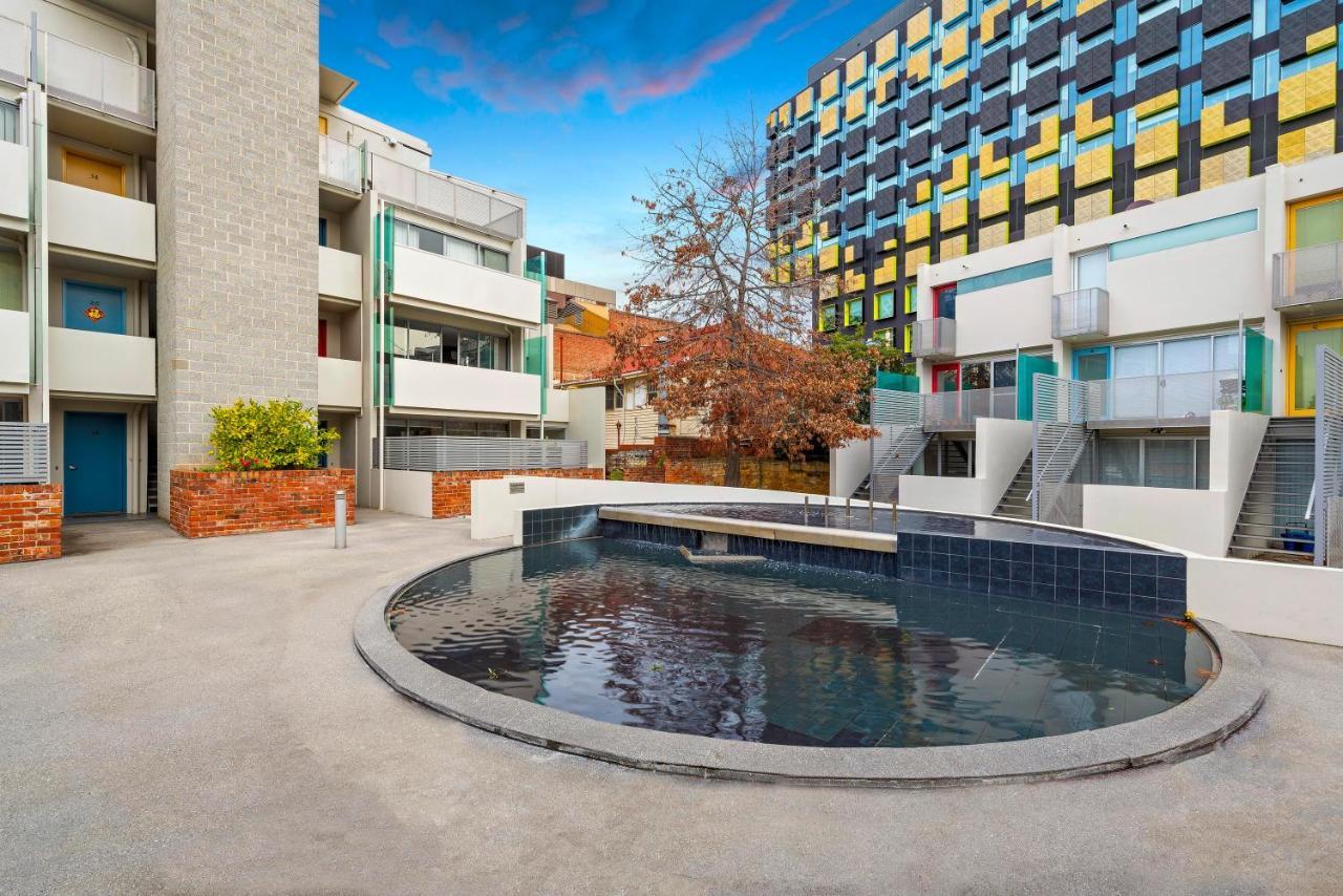 King Bed Living In Heart Of The Cbd, With Parking Apartamento Hobart