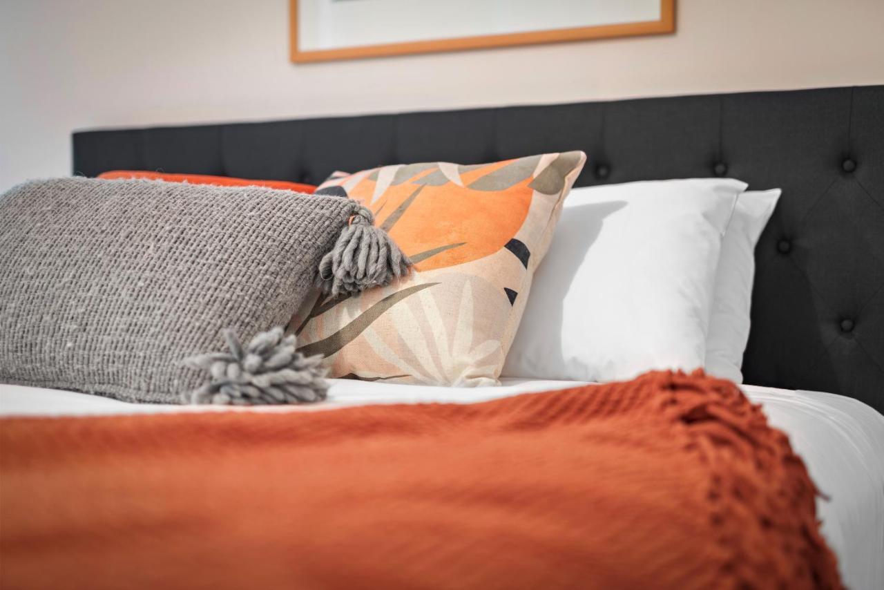 King Bed Living In Heart Of The Cbd, With Parking Apartamento *