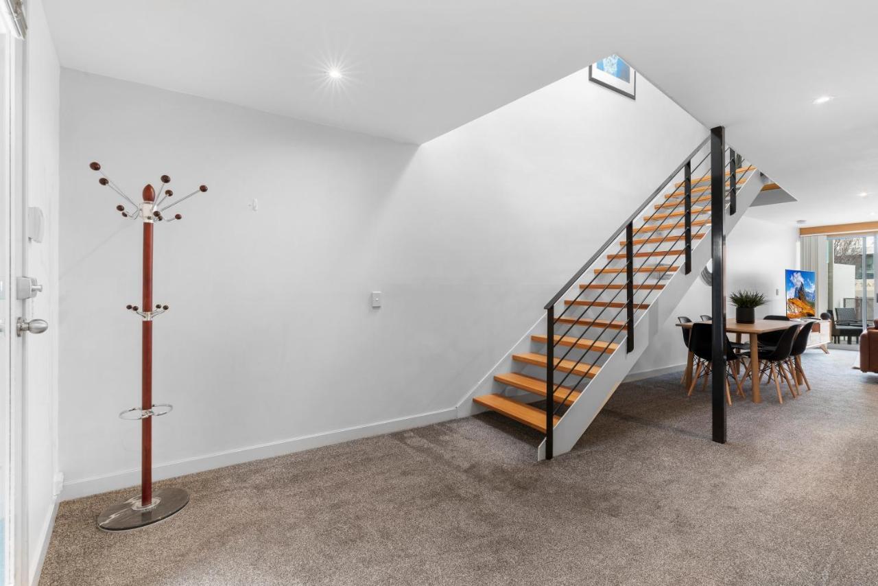 King Bed Living In Heart Of The Cbd, With Parking Apartamento Hobart