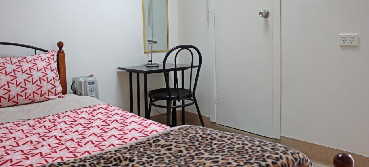 Albergue Hobart's & *