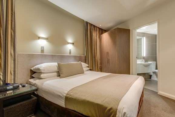 Aparthotel Mantra Collins