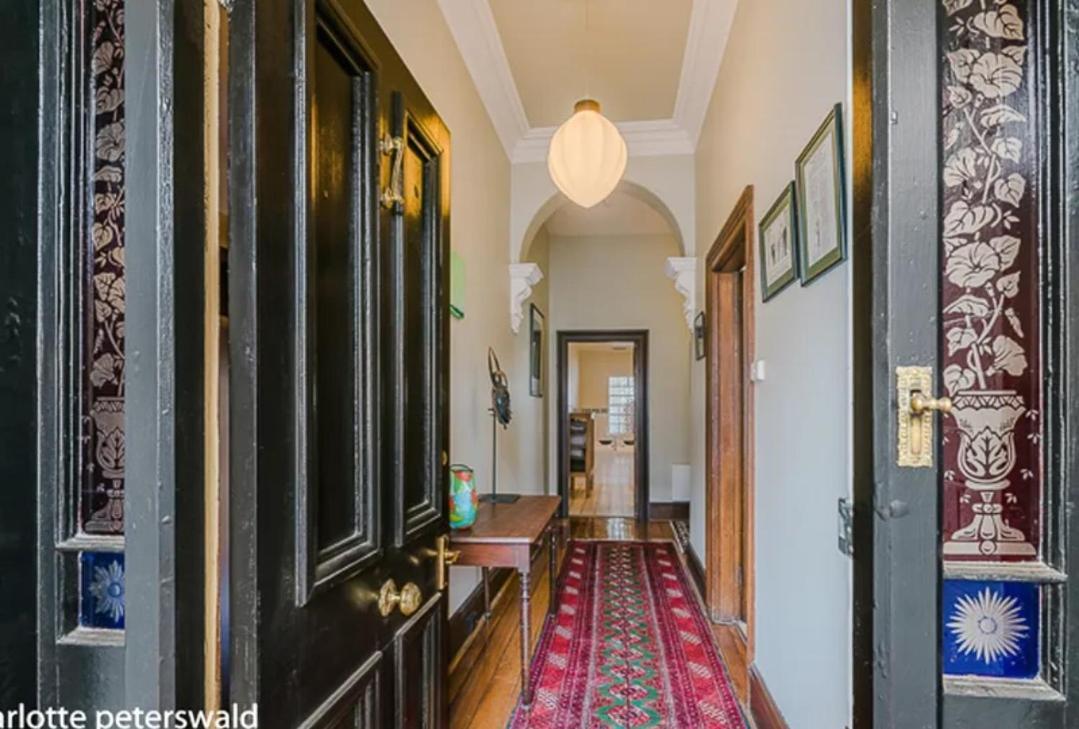 Elgin Apartment *