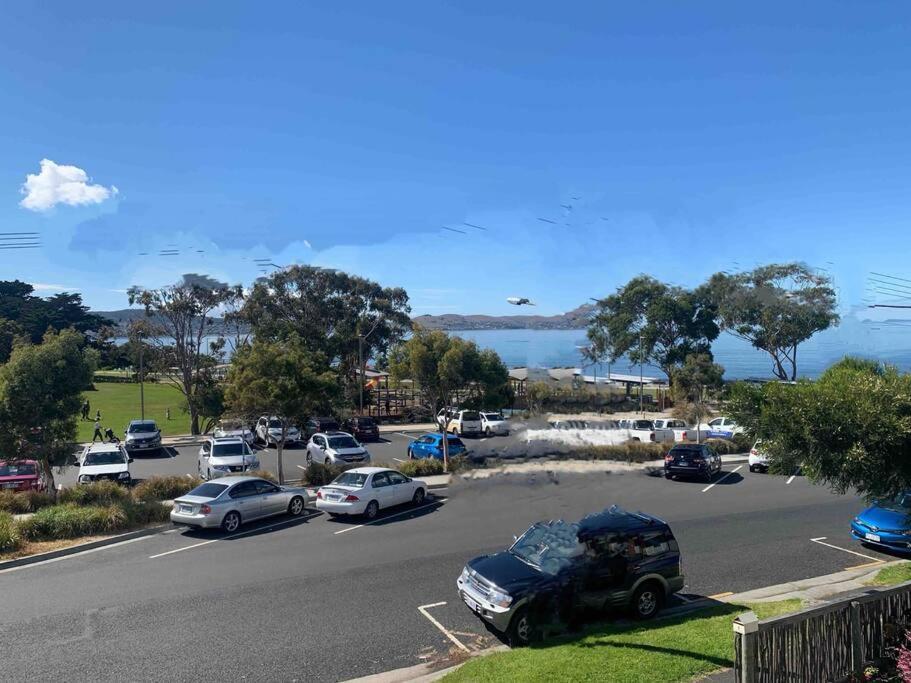 2 By The Beach, Sunny Stylish Beach Side Unit Apartment *