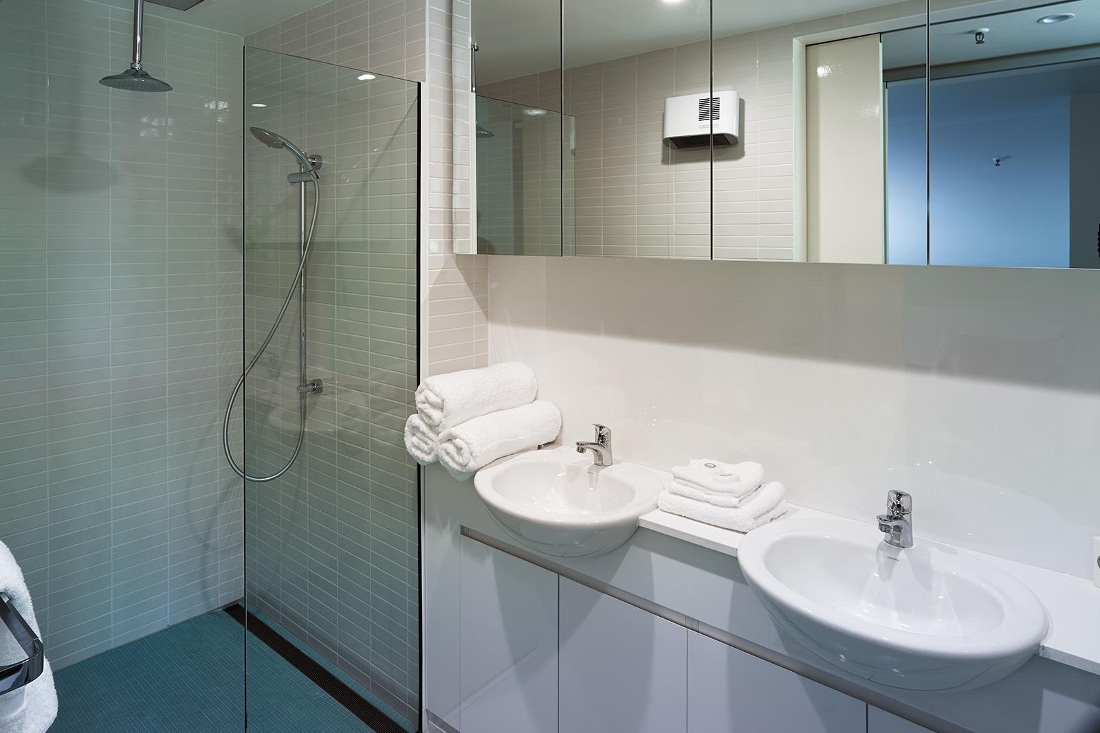 Salamanca Wharf Hotel 5*