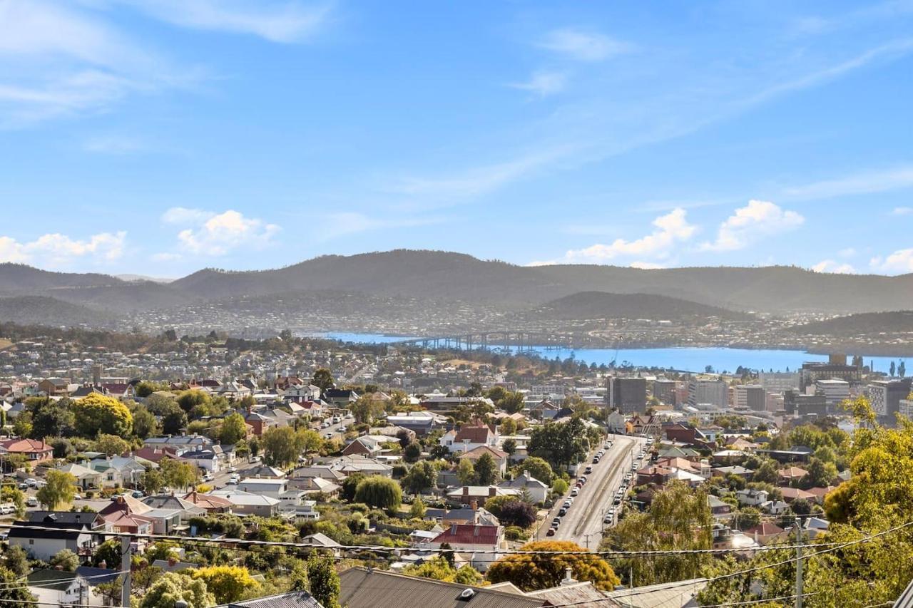 'penthouse-style Pad' Breathtaking Panoramic Views Hobart