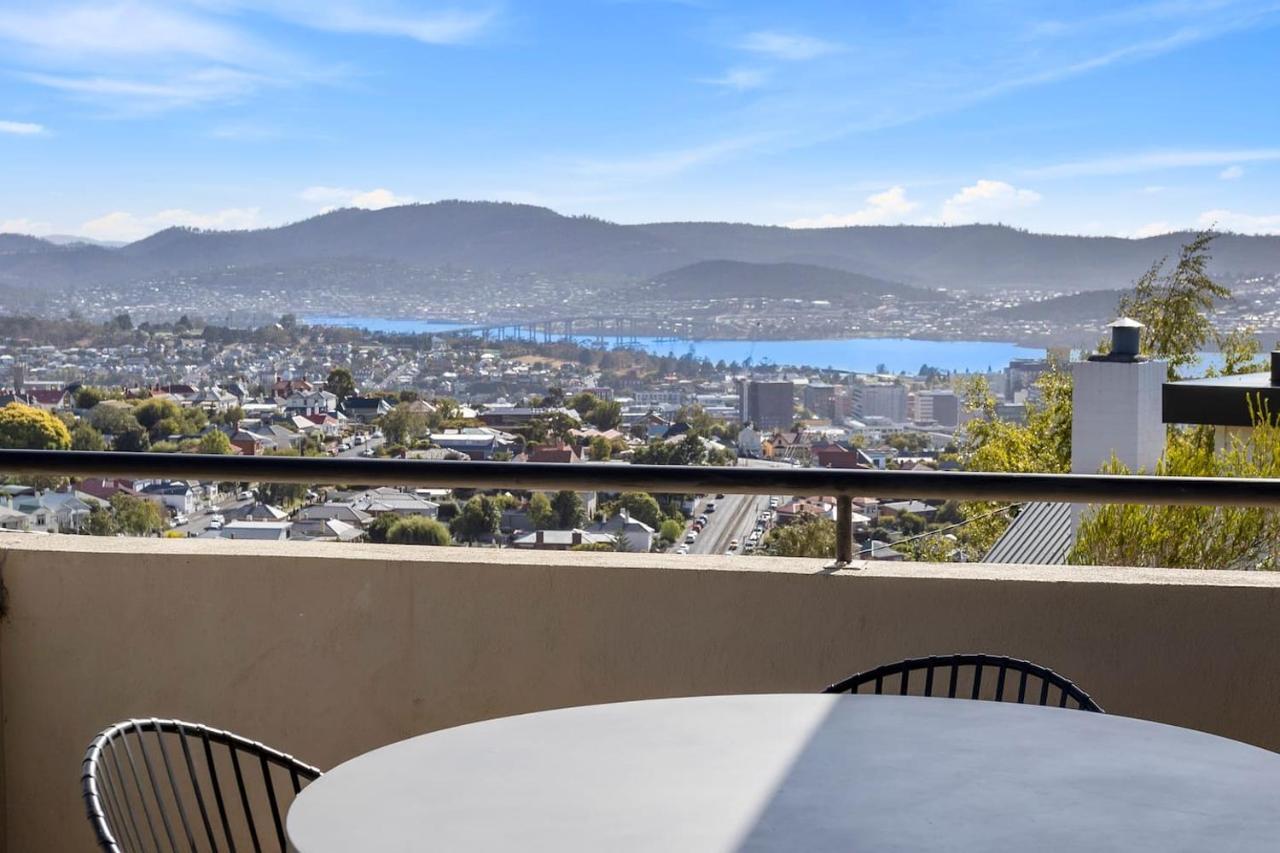'penthouse-style Pad' Breathtaking Panoramic Views Apartment