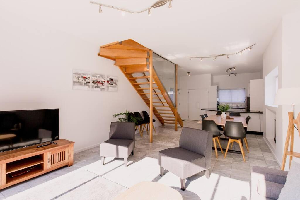 Spacious Townhouse Comfort In Hobart's Heart
