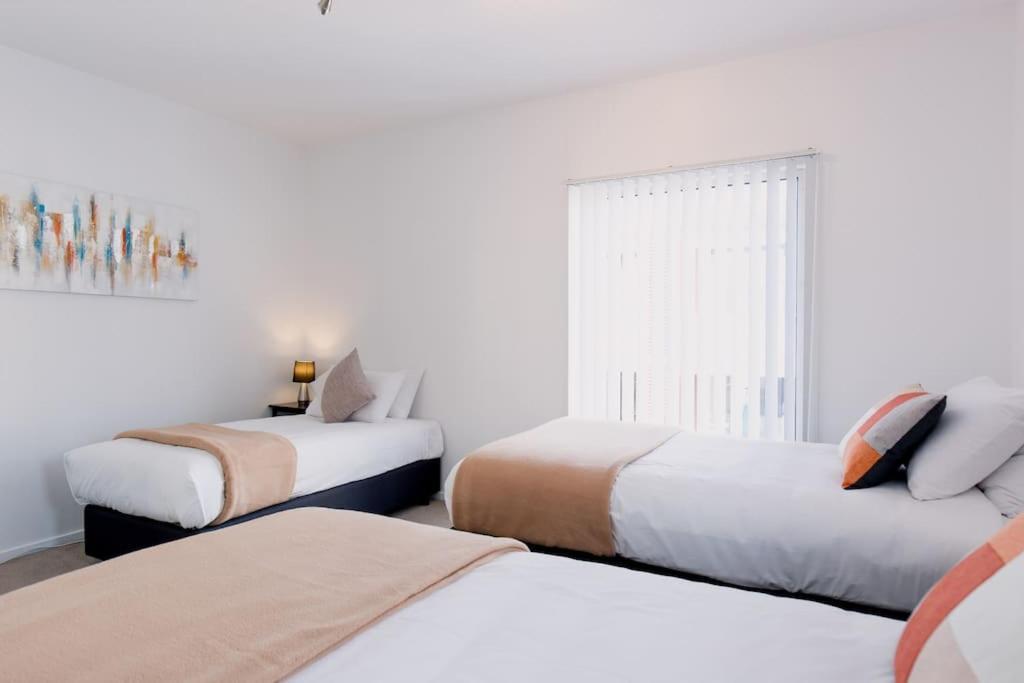 Spacious Townhouse Comfort In Hobart's Heart Holiday home